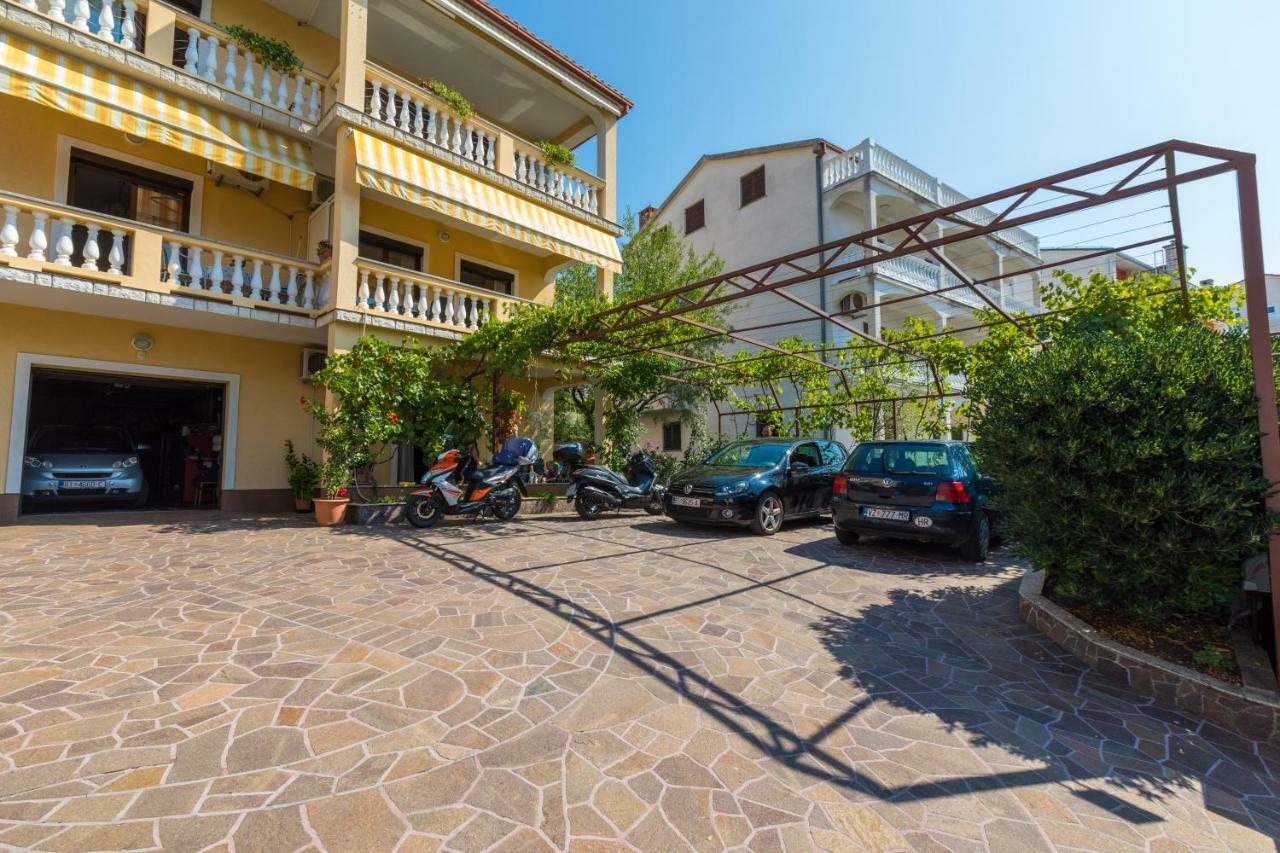 Apartman Laura セルツェ エクステリア 写真